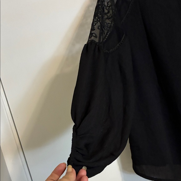 Elegant Black Lace Women's Top - Picture 4 of 5